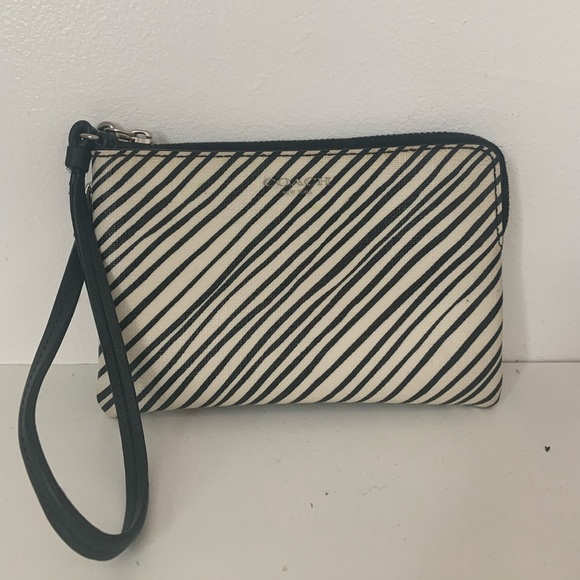 Coach Handbags - Coach designer wrist purse Coach Handbags - Coach designer wrist purse